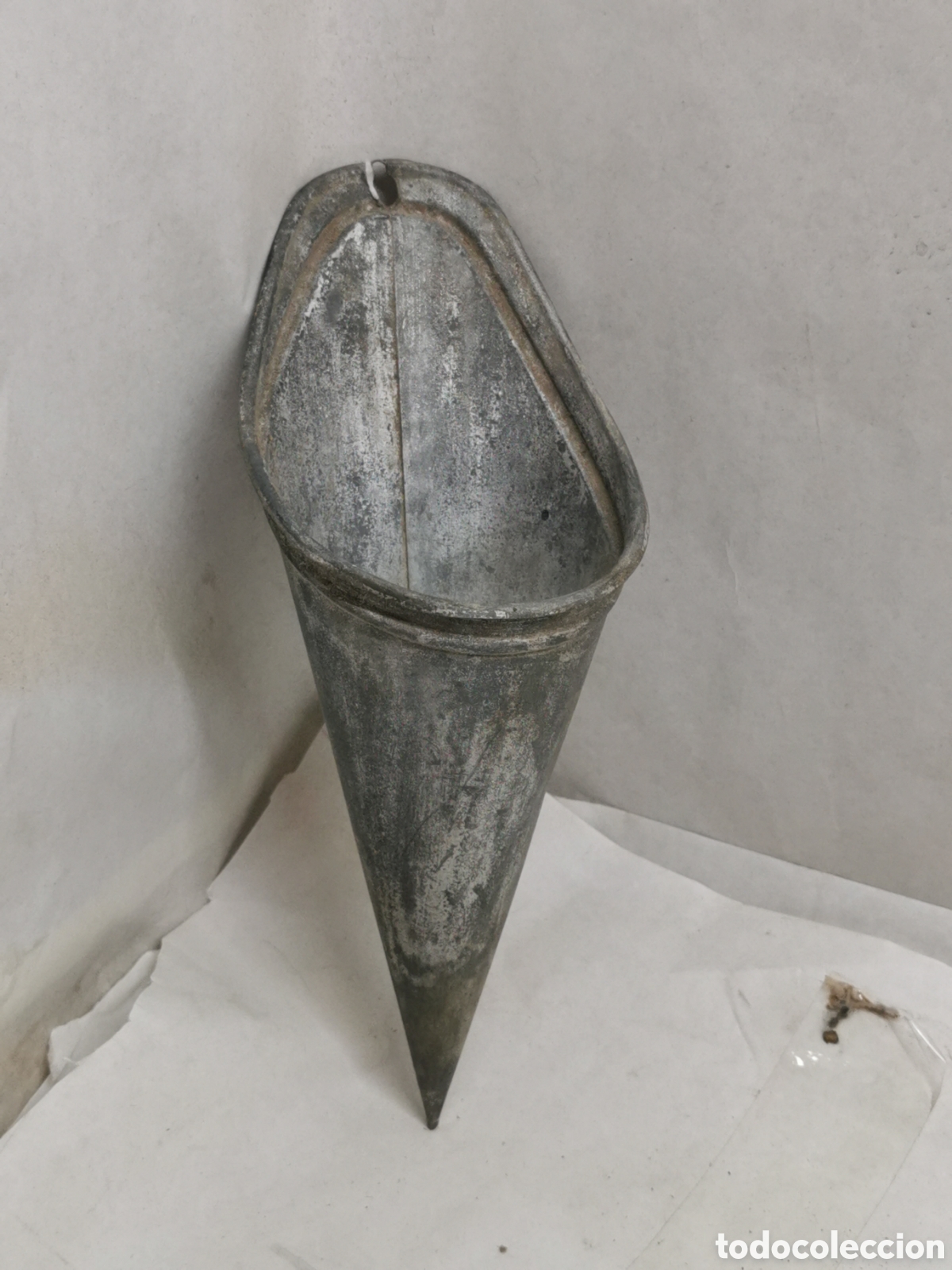 Antig&uuml;edades: Cono jarr&oacute;n zinc para colgar - Foto 1