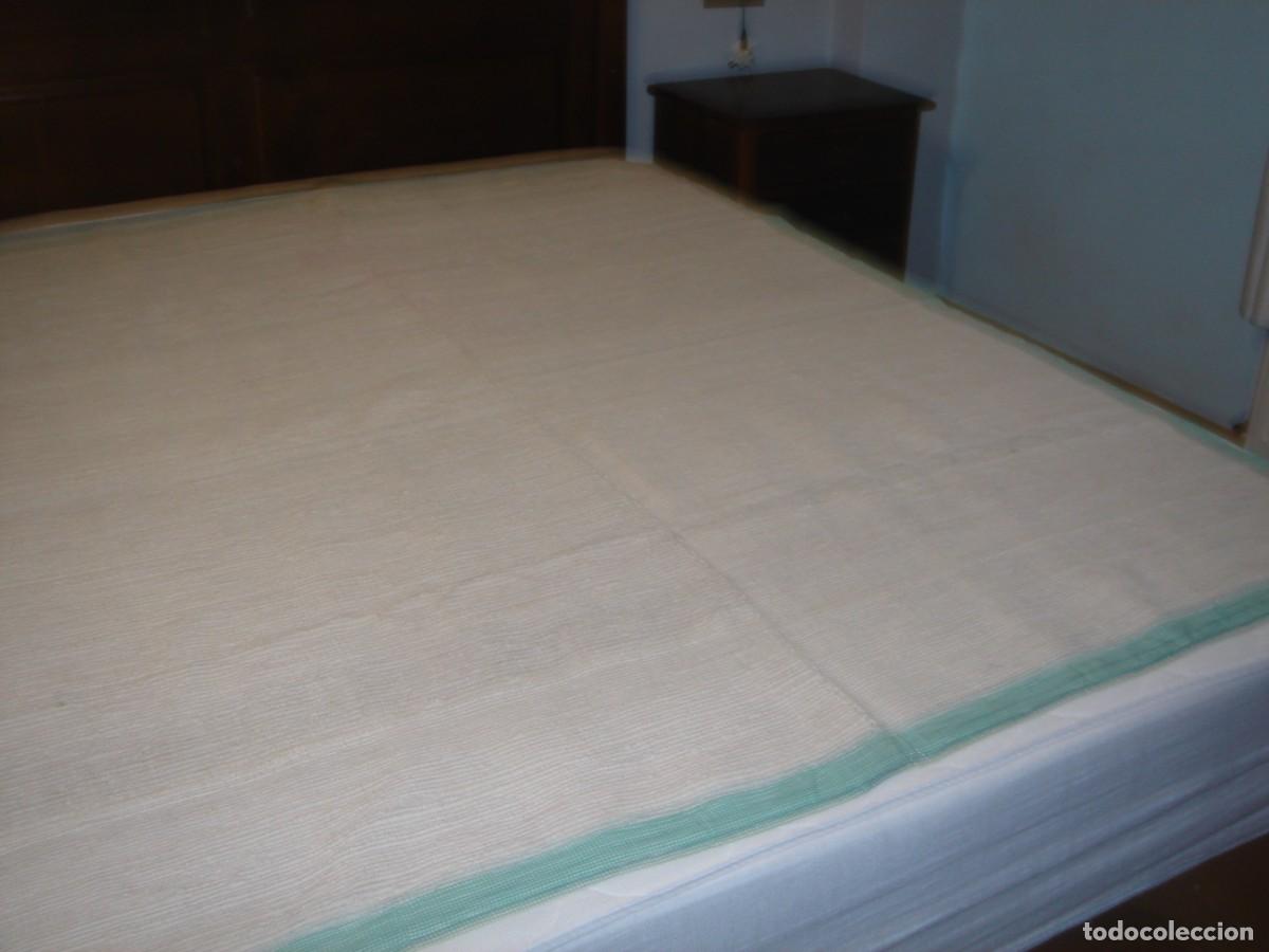 Antig&uuml;edades: Colcha trapera gallega de lino y algod&oacute;n 185 x 150 - Foto 1