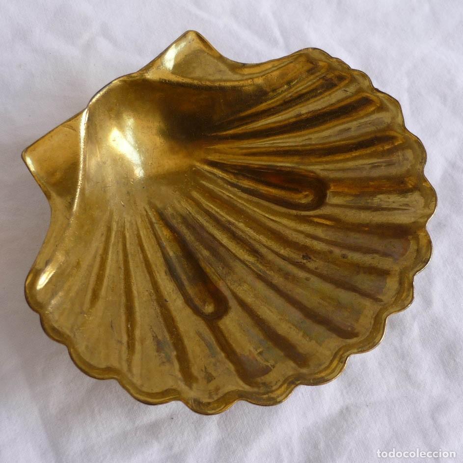 Antig&uuml;edades: Concha de bronce jabonera - Foto 1