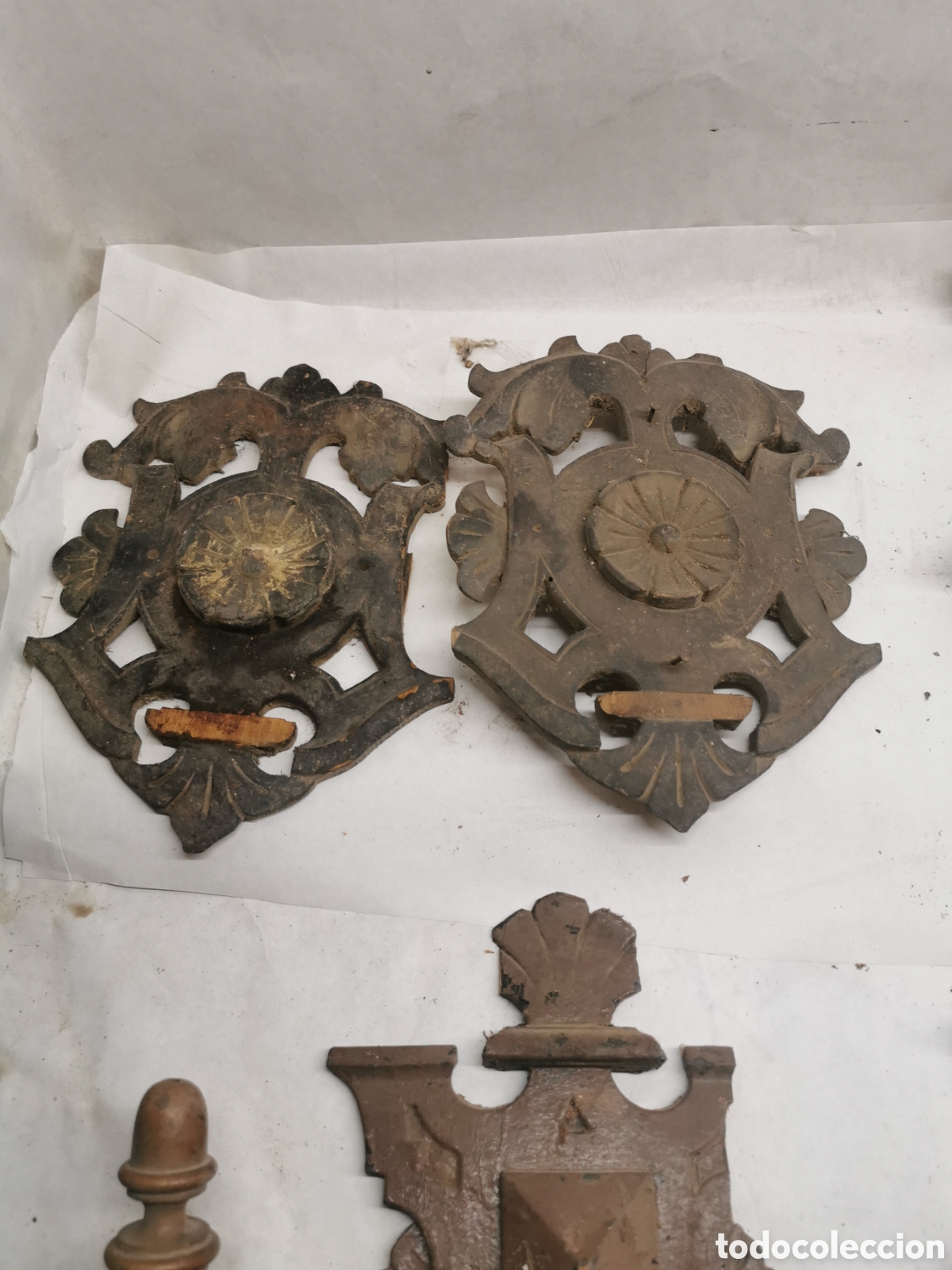 Antig&uuml;edades: Lote de remates de madera - Foto 2