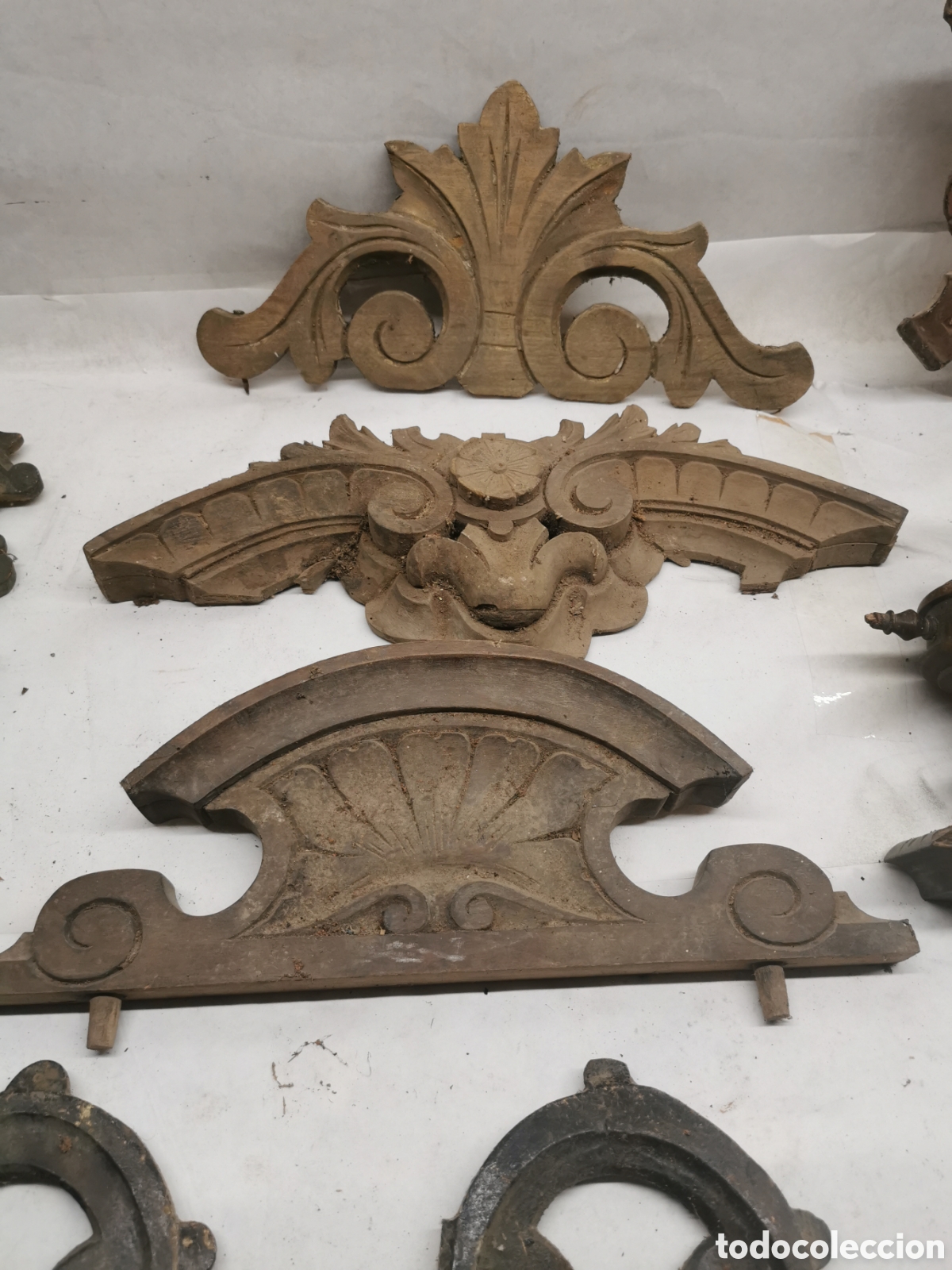 Antig&uuml;edades: Lote de remates de madera - Foto 3