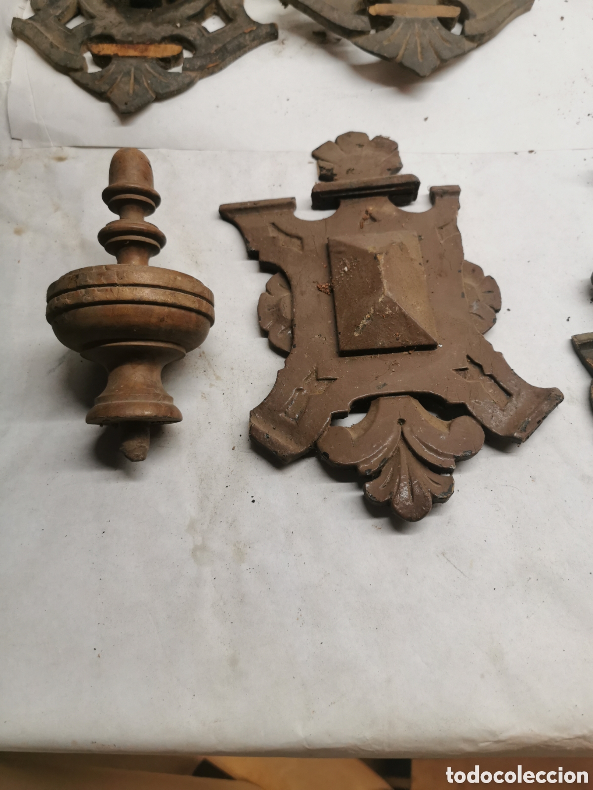 Antig&uuml;edades: Lote de remates de madera - Foto 7