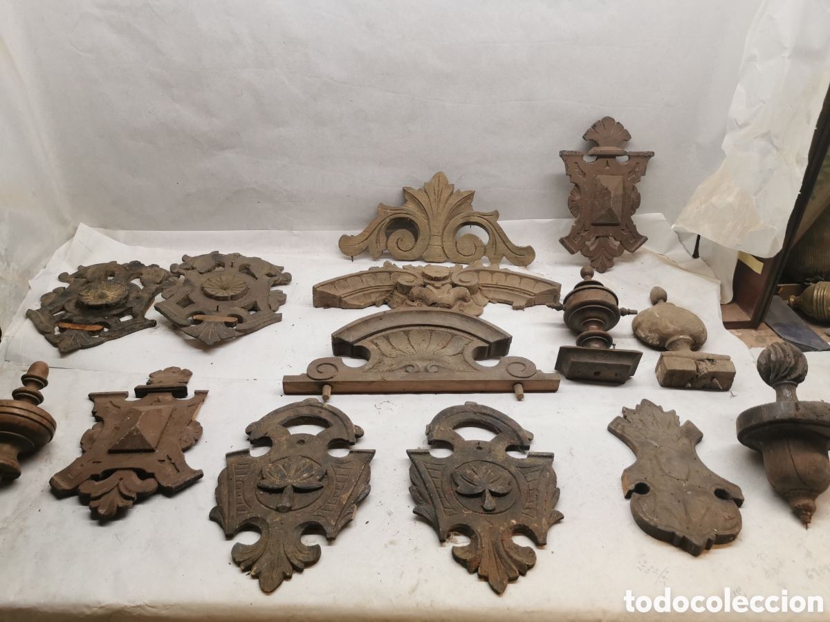 Antig&uuml;edades: Lote de remates de madera - Foto 1