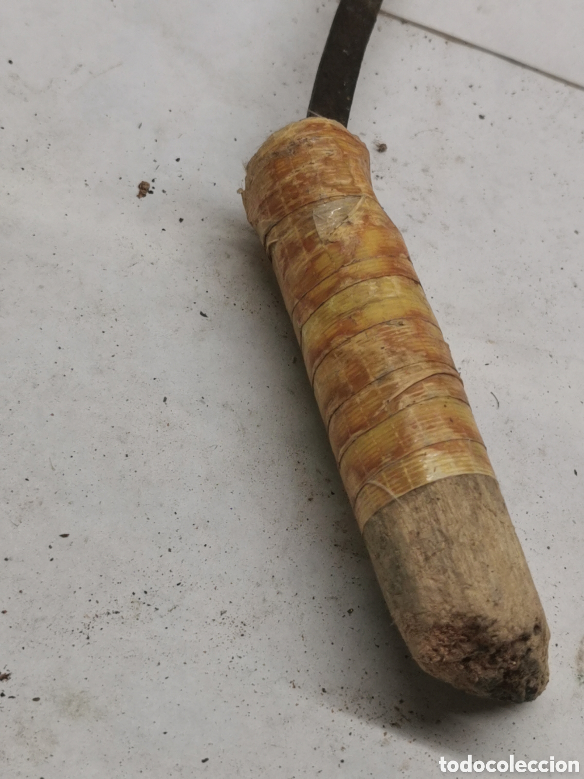 Antig&uuml;edades: Antigua hoz con mango de madera - Foto 2