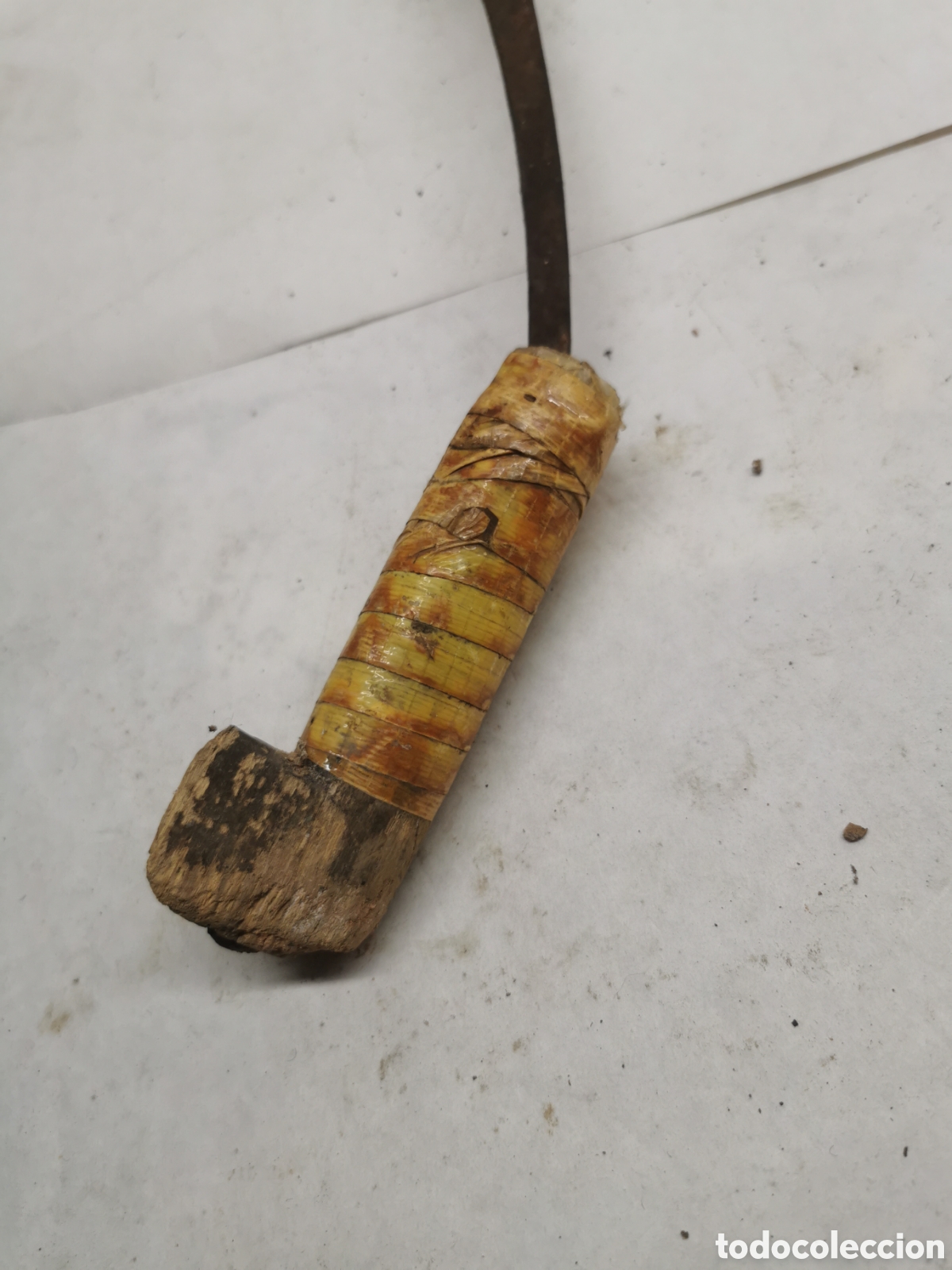 Antig&uuml;edades: Antigua hoz con mango de madera - Foto 3