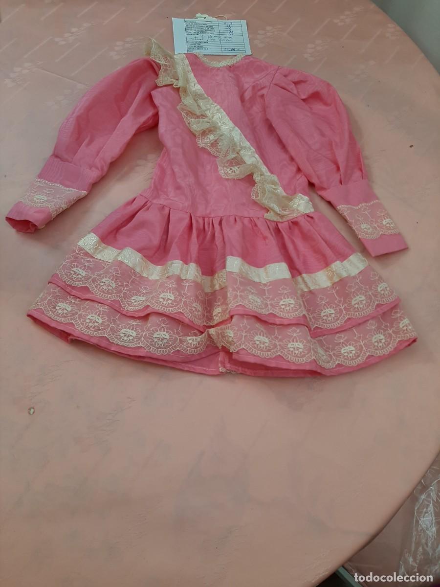 Antig&uuml;edades: VESTIDO DE TELA CON ENCAJE - Foto 1