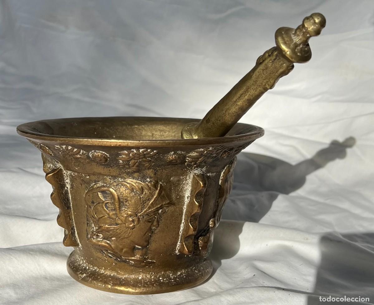 Antig&uuml;edades: Almirez o mortero de bronce con maja - Foto 2