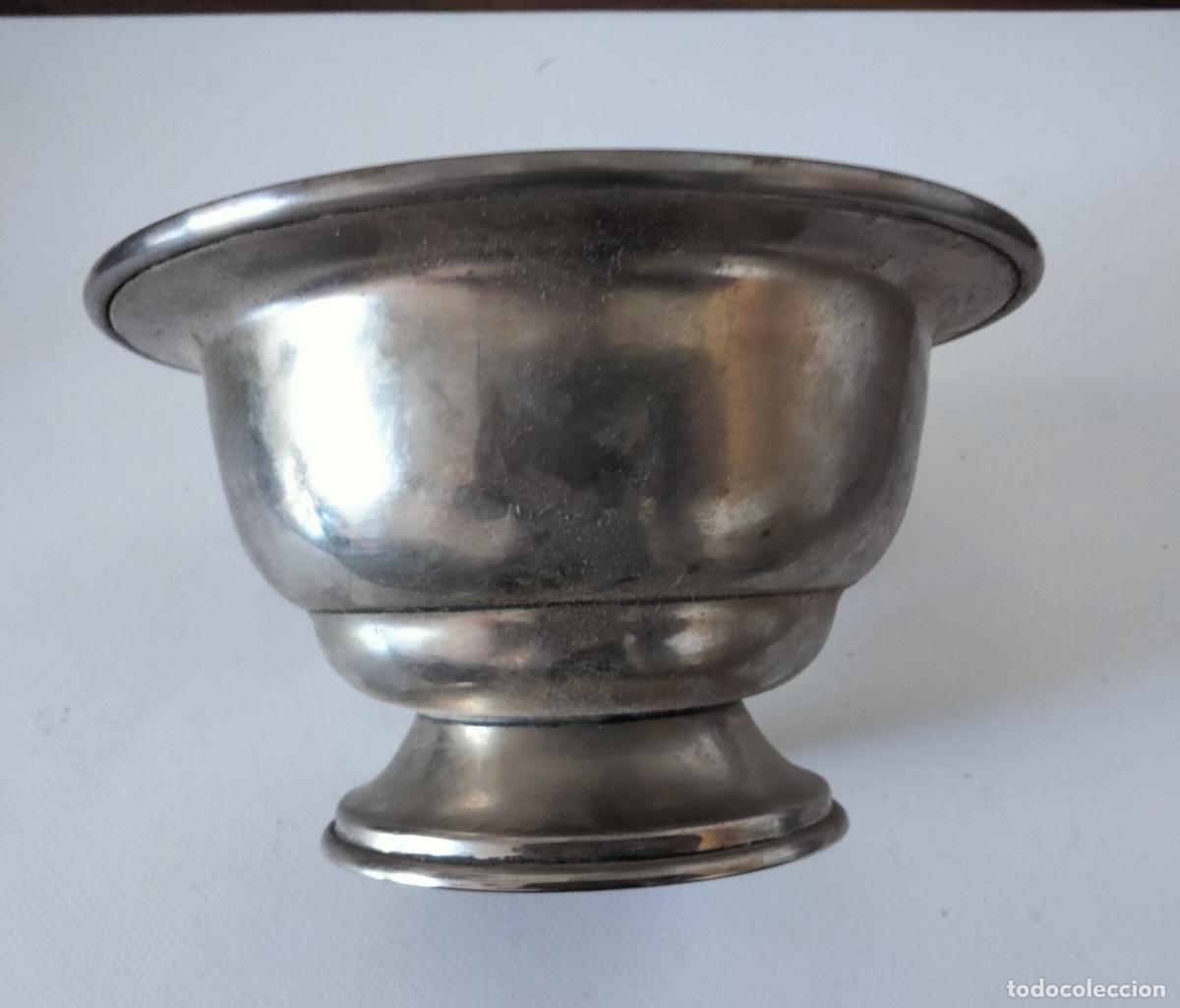 Antig&uuml;edades: Recipiente met&aacute;lico forma copa - Foto 1