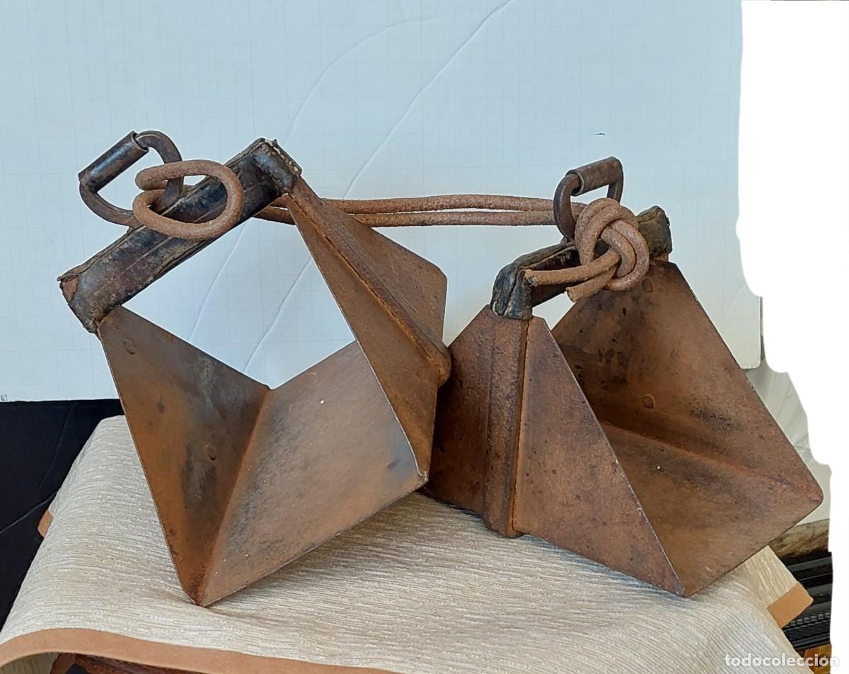 Antig&uuml;edades: Pareja de estribos vaqueros de hierro - Foto 1