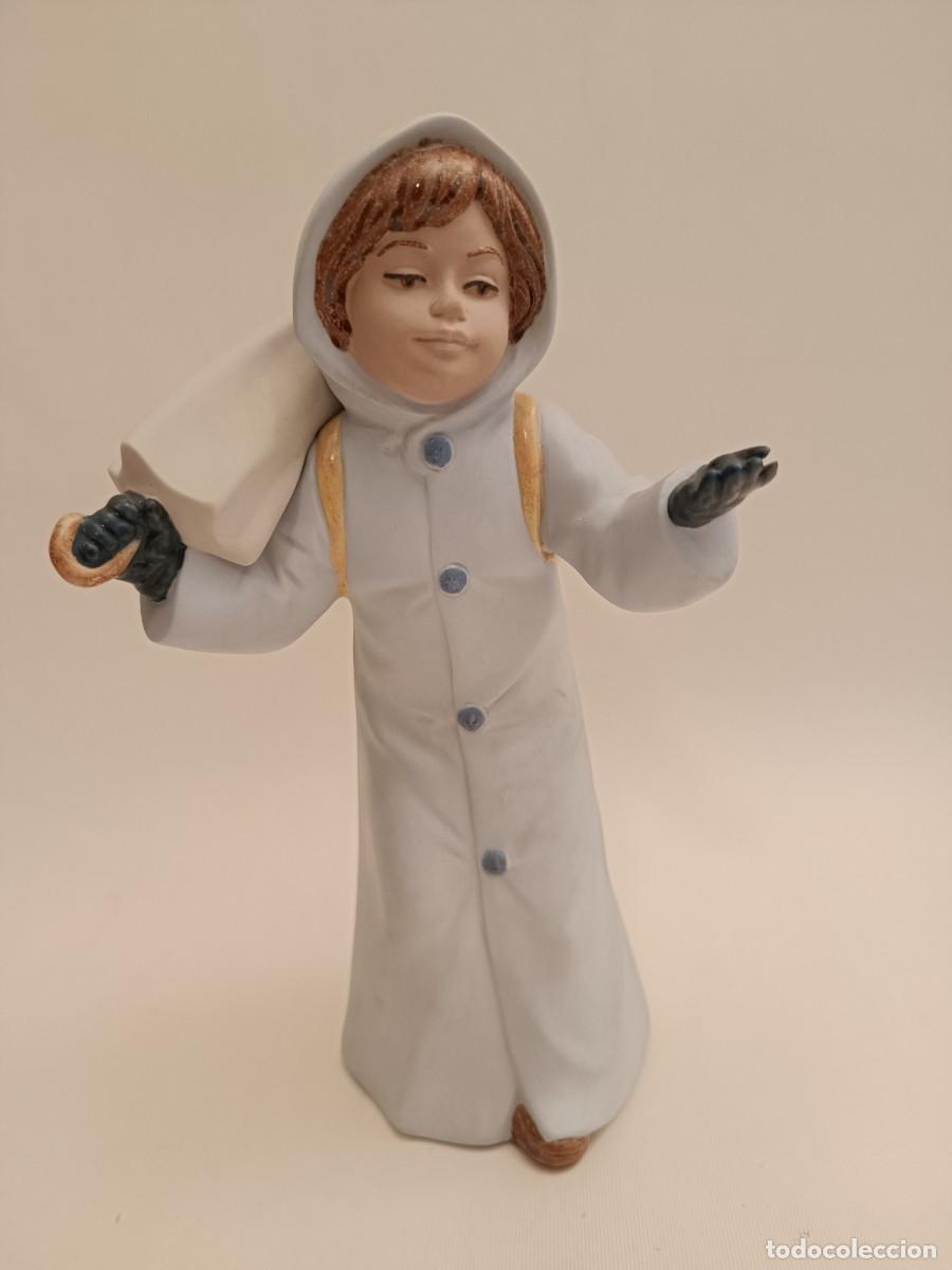 Antig&uuml;edades: FIGUARA NADAL &rdquo;NI&Ntilde;A CON PARAGUAS&rdquo;