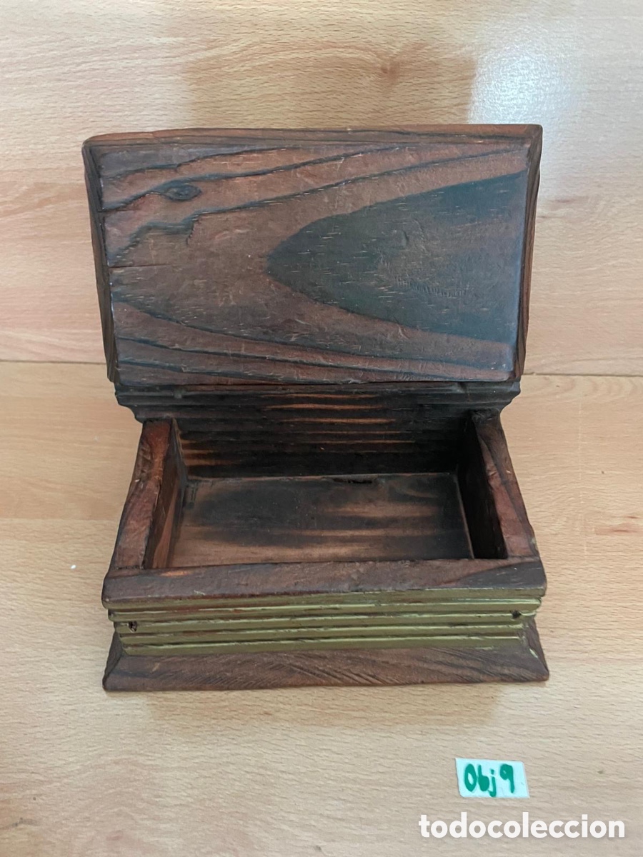 Antig&uuml;edades: Antigua caja forma de libro madera - Foto 3