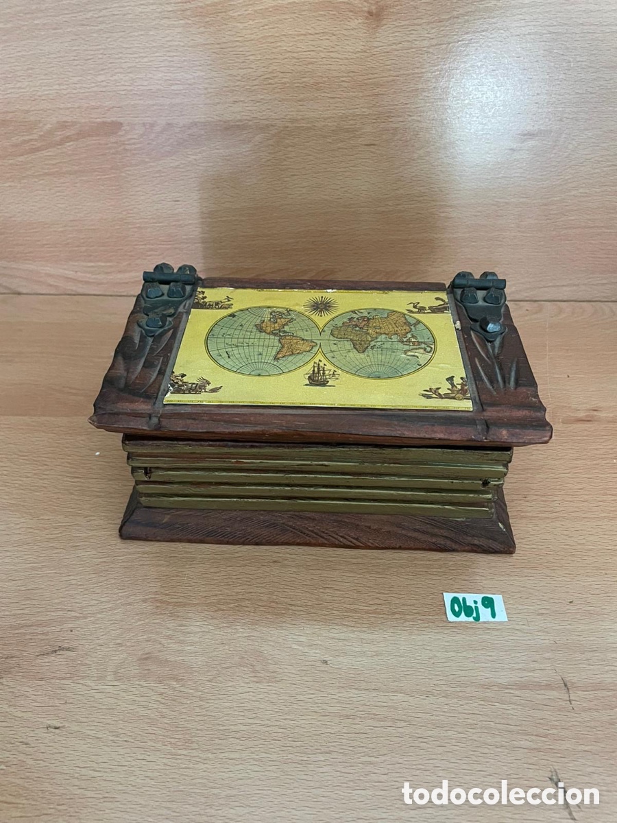 Antig&uuml;edades: Antigua caja forma de libro madera - Foto 1