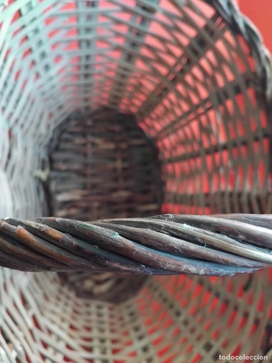 Antig&uuml;edades: Cesta de mimbre antigua - Foto 6