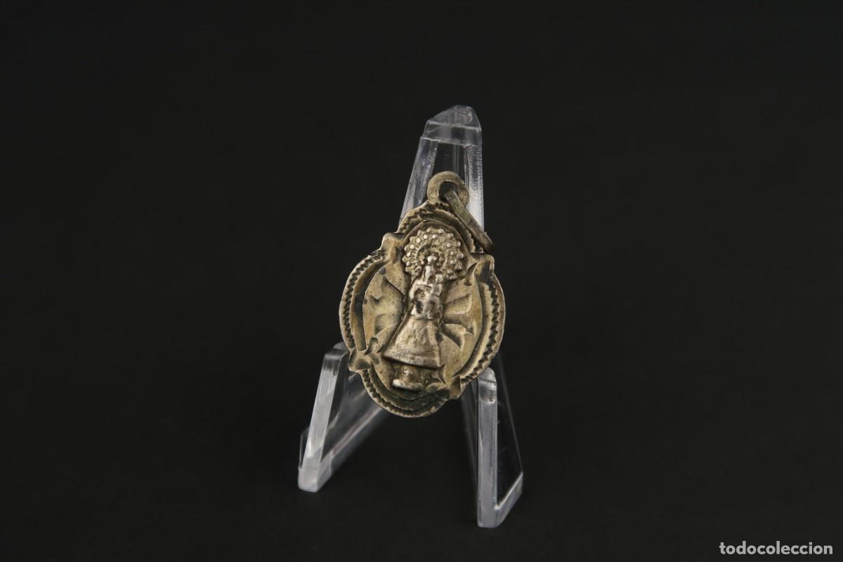 Antig&uuml;edades: Antigua Medalla Religiosa de Plata - Foto 2