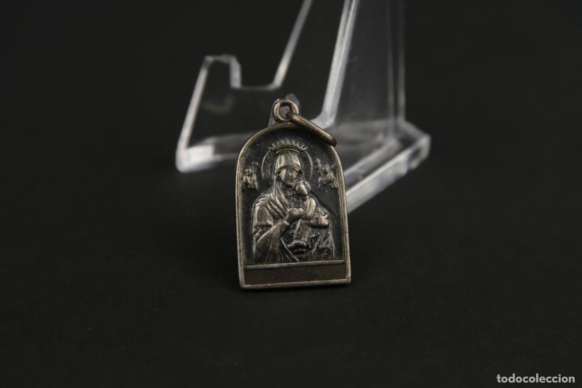 Antig&uuml;edades: Antigua Medalla Religiosa de Plata - Foto 2