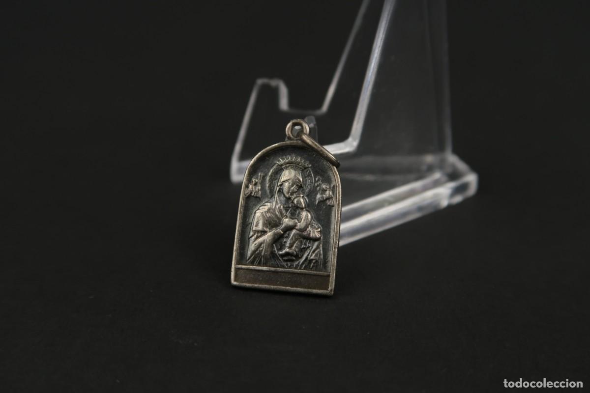 Antig&uuml;edades: Antigua Medalla Religiosa de Plata - Foto 4
