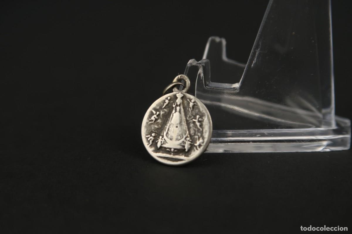 Antig&uuml;edades: Antigua Medalla Religiosa de Plata - Foto 2