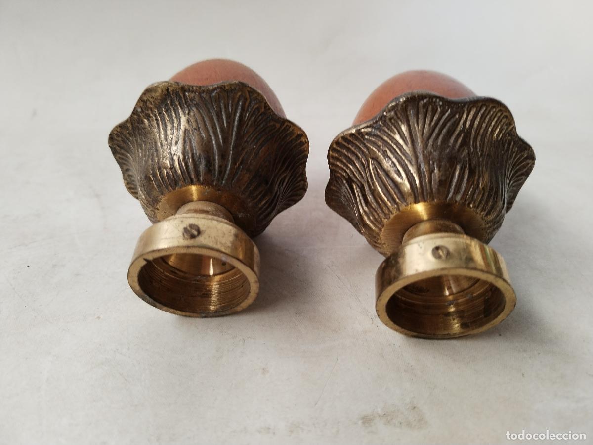 Antig&uuml;edades: 2 copetes terminales de barra en bronce y madera - c145 - Foto 4