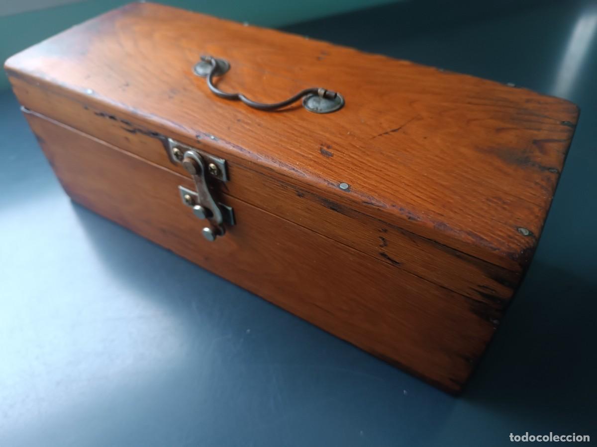 Antig&uuml;edades: Caja de madera antigua. - Foto 2