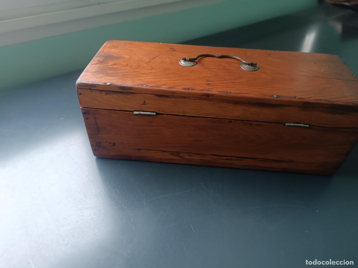 Antig&uuml;edades: Caja de madera antigua. - Foto 4