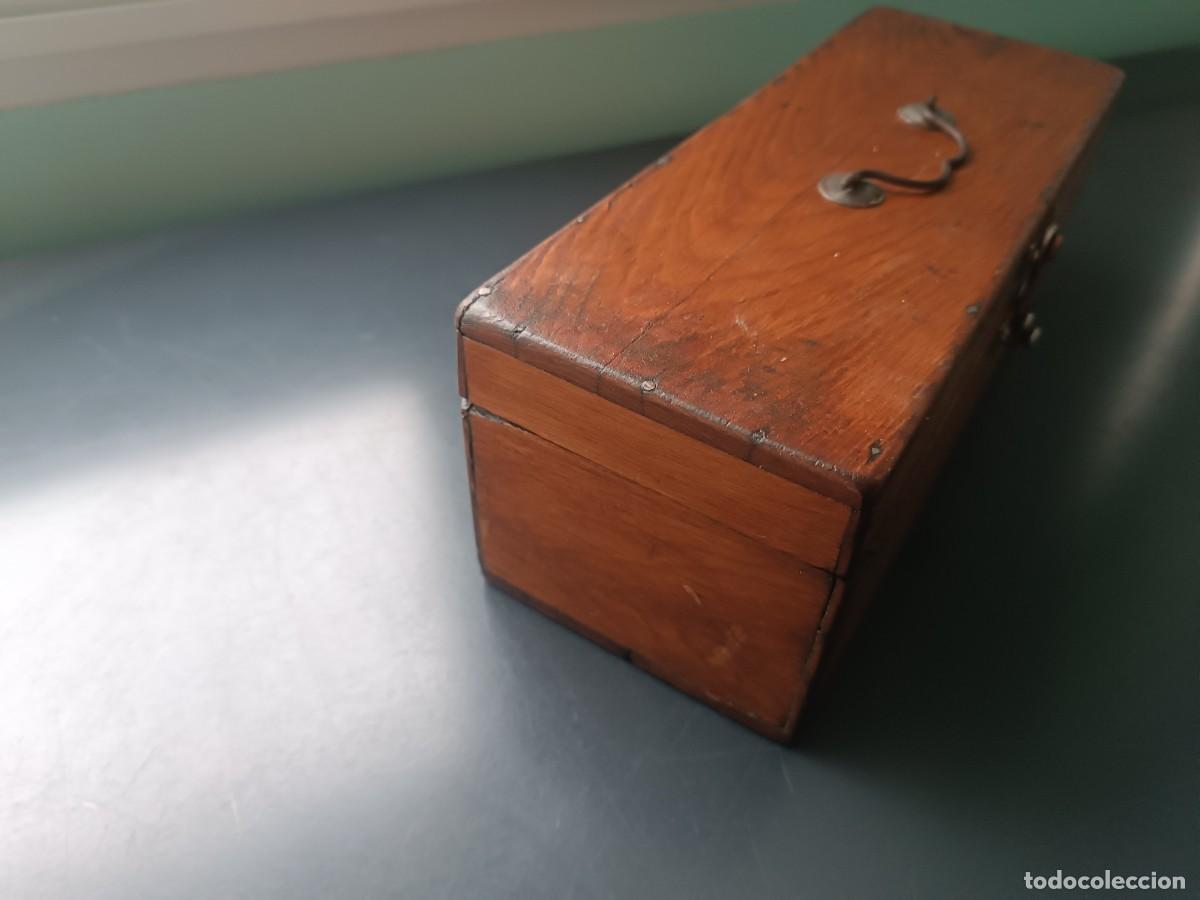 Antig&uuml;edades: Caja de madera antigua. - Foto 5