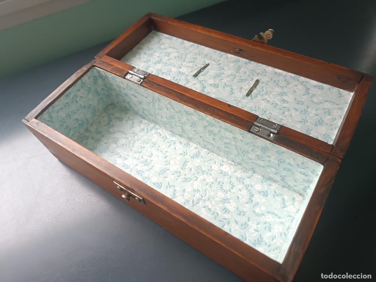 Antig&uuml;edades: Caja de madera antigua. - Foto 8