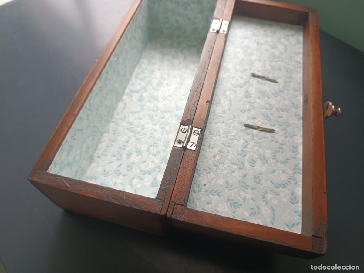 Antig&uuml;edades: Caja de madera antigua. - Foto 10