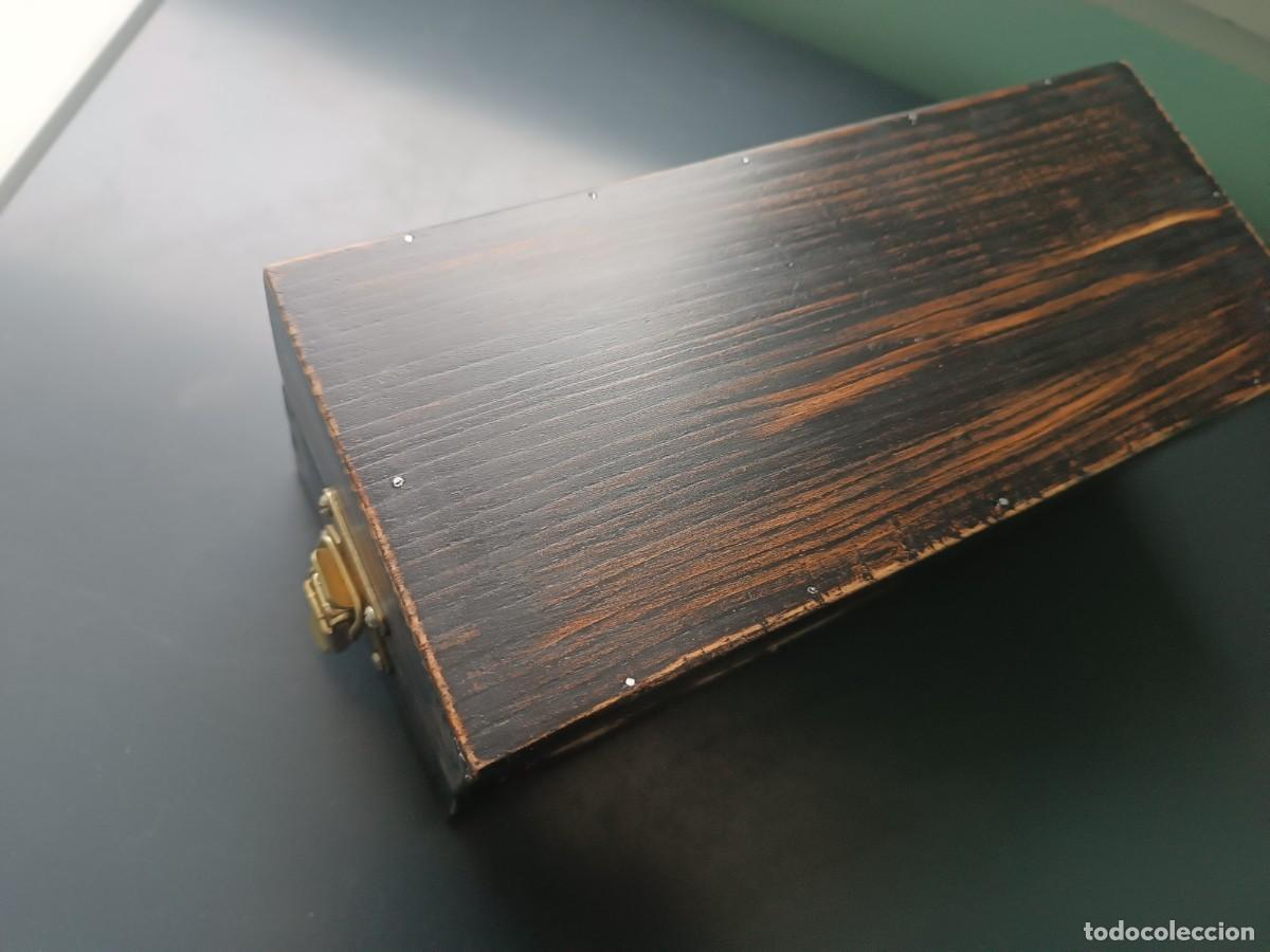 Antig&uuml;edades: Caja de madera antigua. - Foto 8