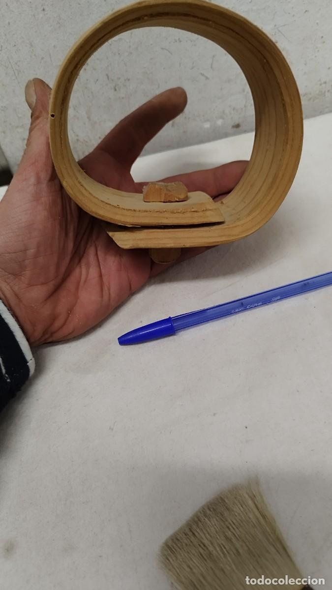 Antig&uuml;edades: Antigua pieza de madera,tipo aro.A identificar. - Foto 1