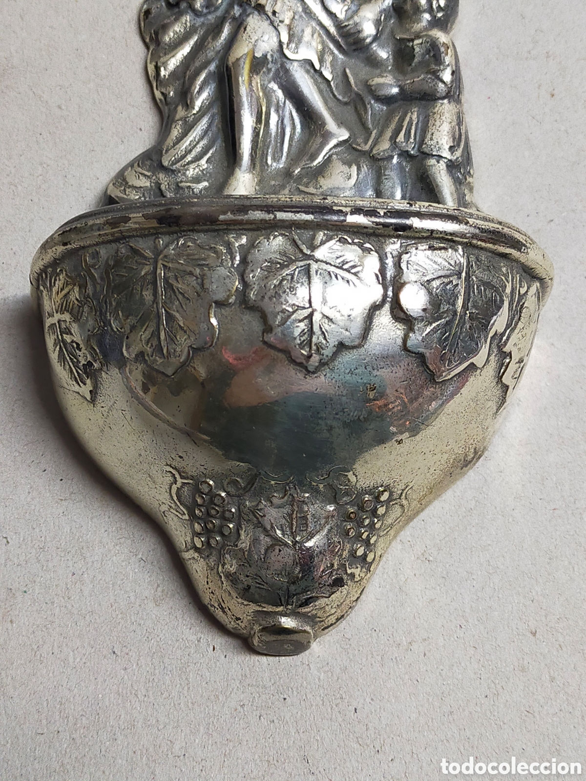 Antig&uuml;edades: PILA BENDITERA DE METAL, REPRESENTADO ANGEL DE LA GUARDA. - Foto 3