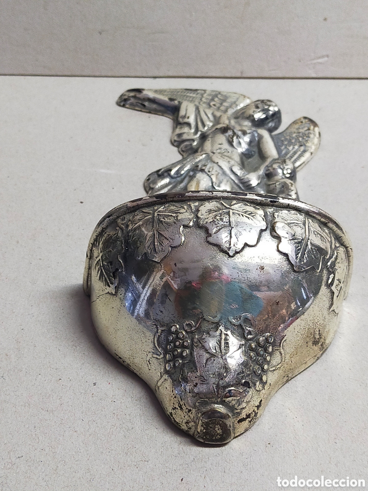 Antig&uuml;edades: PILA BENDITERA DE METAL, REPRESENTADO ANGEL DE LA GUARDA. - Foto 9