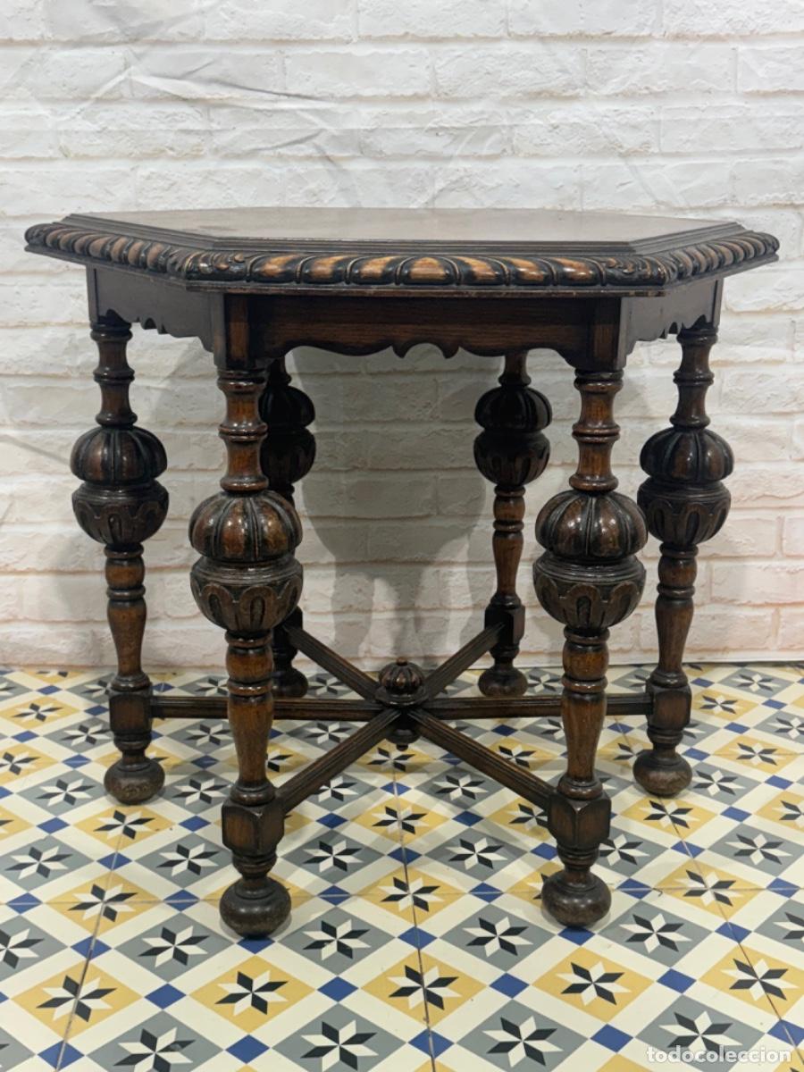 Antig&uuml;edades: MESA AUXILIAR HEXAGONAL EN MADERA DE ROBLE TALLADA - Foto 3
