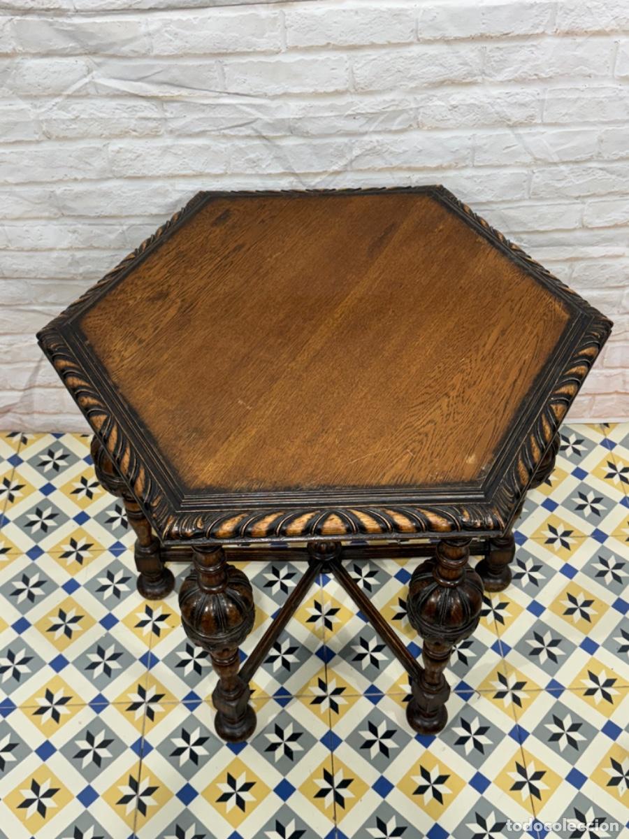 Antig&uuml;edades: MESA AUXILIAR HEXAGONAL EN MADERA DE ROBLE TALLADA - Foto 5