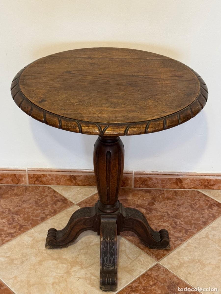 Antig&uuml;edades: MESA AUXILIAR EN MADERA DE ROBLE TALLADA - Foto 1