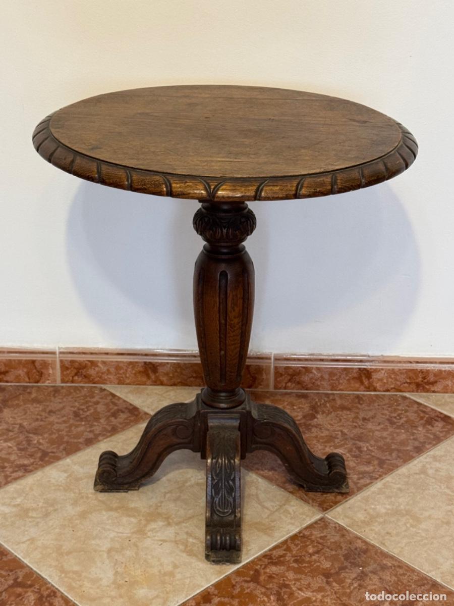 Antig&uuml;edades: MESA AUXILIAR EN MADERA DE ROBLE TALLADA - Foto 2