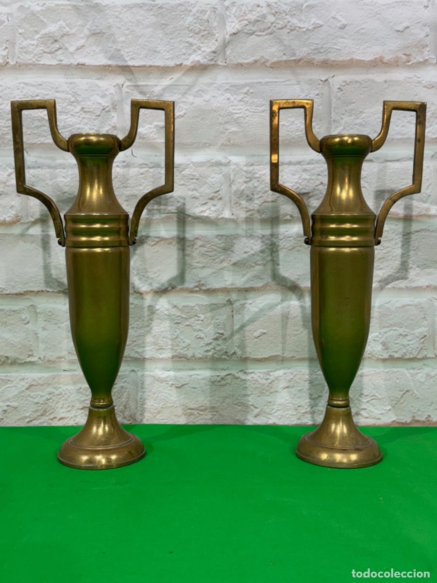 Antig&uuml;edades: PAREJA DE ANFORAS EN BRONCE - Foto 2