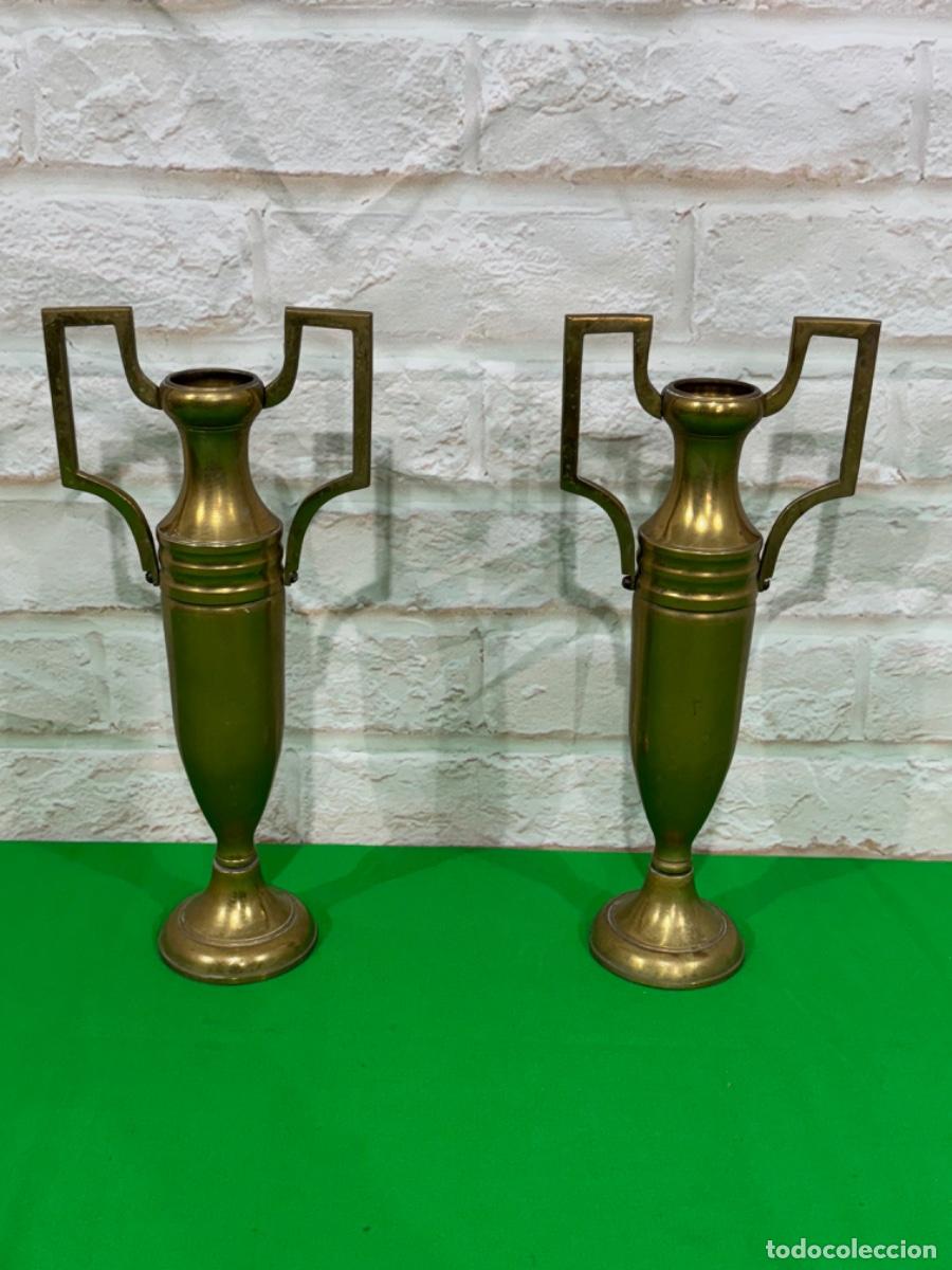 Antig&uuml;edades: PAREJA DE ANFORAS EN BRONCE - Foto 3