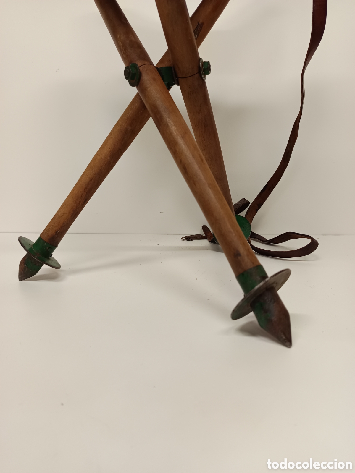 Antig&uuml;edades: Silla taburete plegable caza en cuero - Foto 3