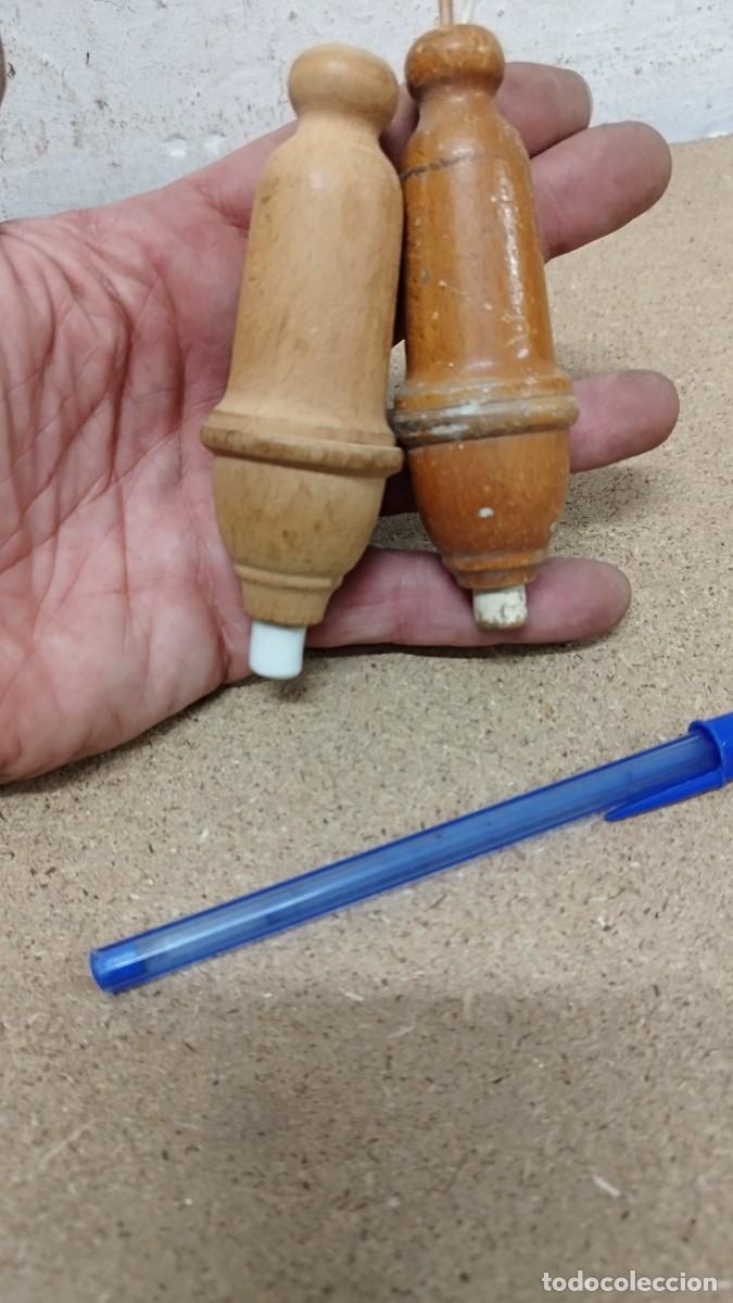 Antig&uuml;edades: Dos antiguos interruptores,llave de luz de madera .Sin probar. - Foto 1