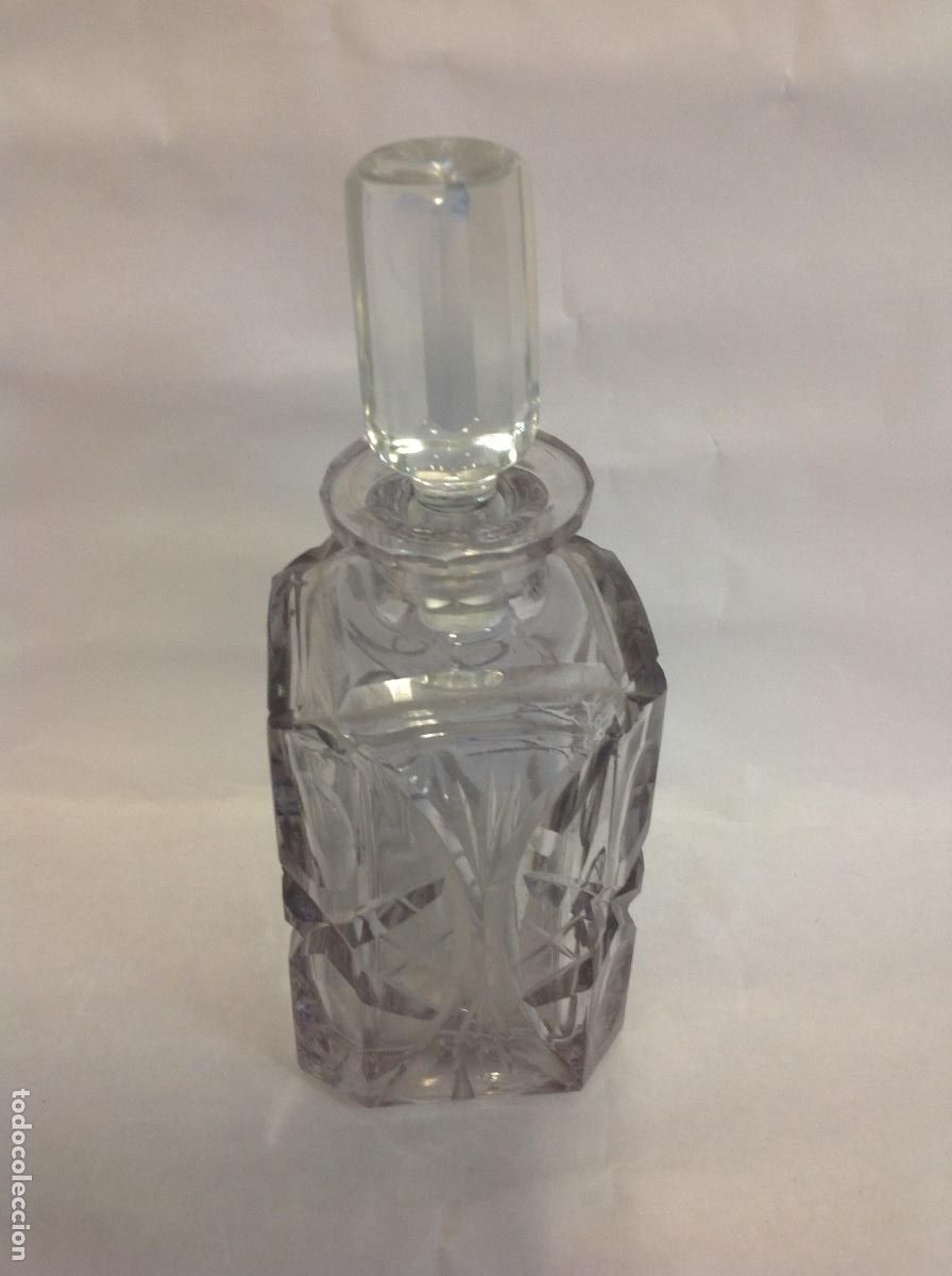Antig&uuml;edades: Licorera rectangular de cristal tallado - Foto 1