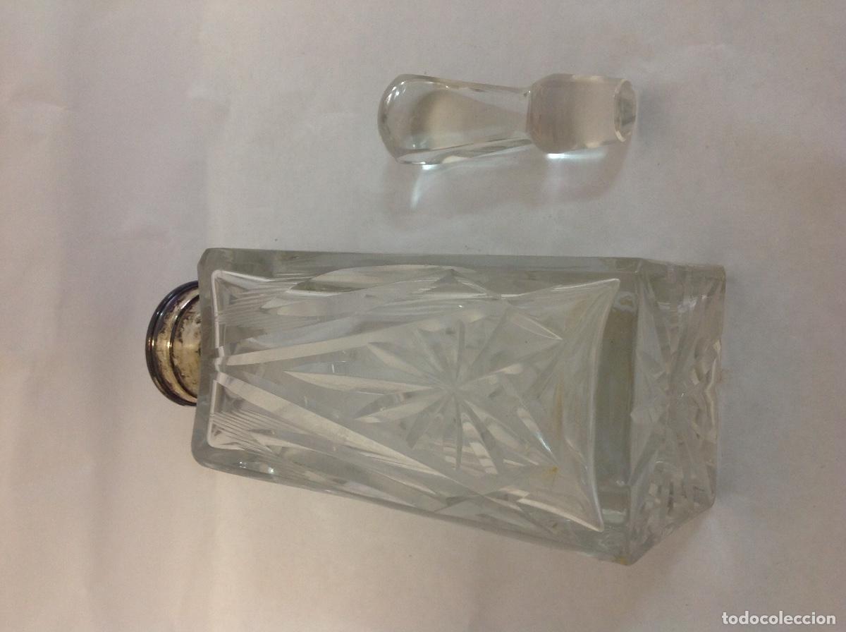 Antig&uuml;edades: Licorera de cristal tallado con boca de plata - Foto 2