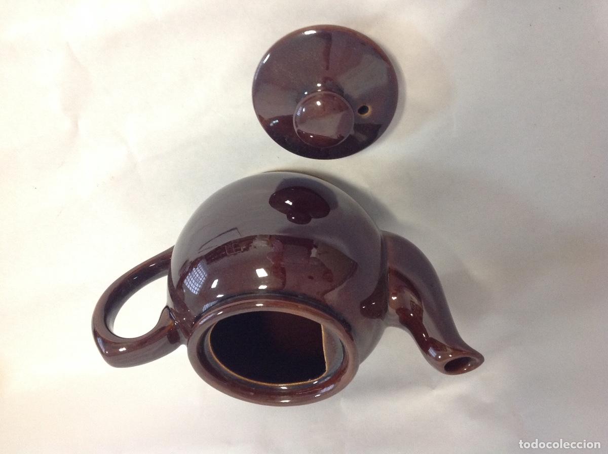 Antig&uuml;edades: Tetera inglesa de loza esmaltada en marron - Foto 2