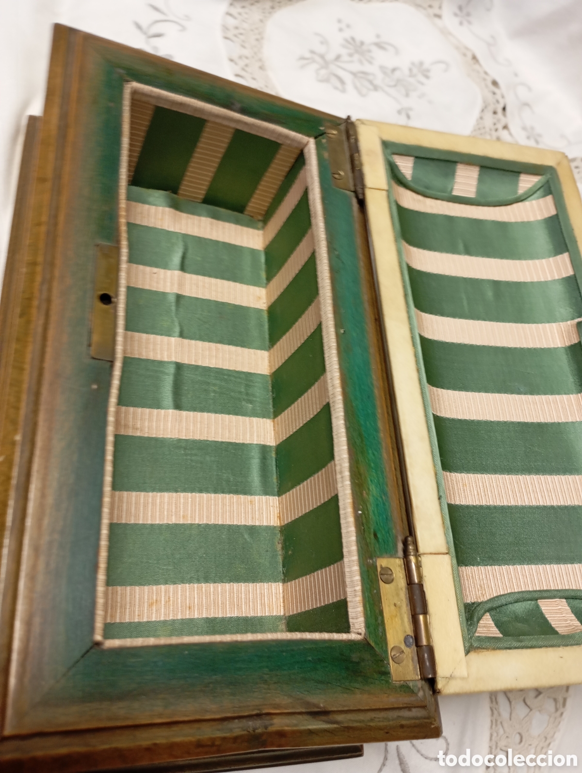 Antig&uuml;edades: Caja ba&uacute;l madera policromada - Foto 3