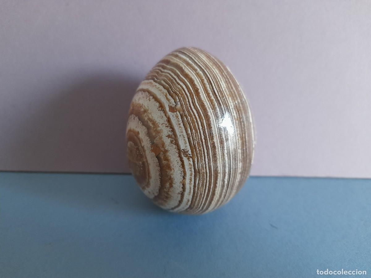 Antig&uuml;edades: huevo de piedra natural pulida 7x5cm aprox