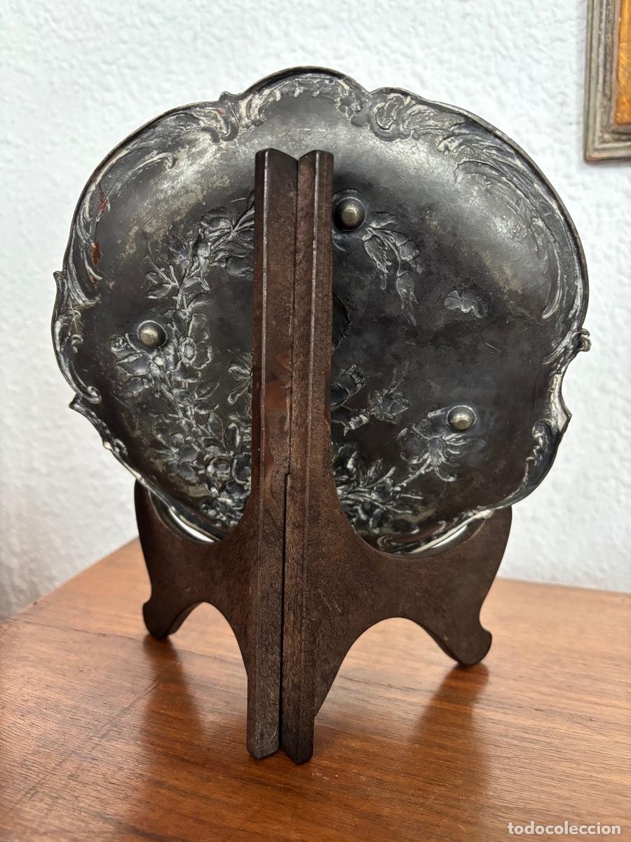 Antig&uuml;edades: Bandeja Relieve infantil y floral - Foto 3