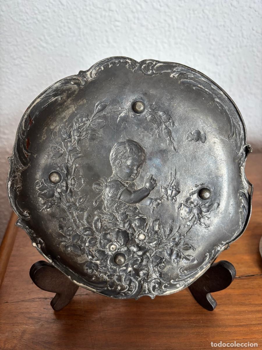 Antig&uuml;edades: Bandeja Relieve infantil y floral - Foto 4