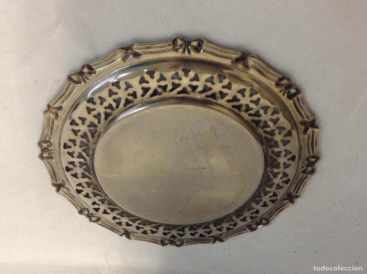 Antig&uuml;edades: Platillo ingl&eacute;s con ala calada de metal plateado - Foto 2