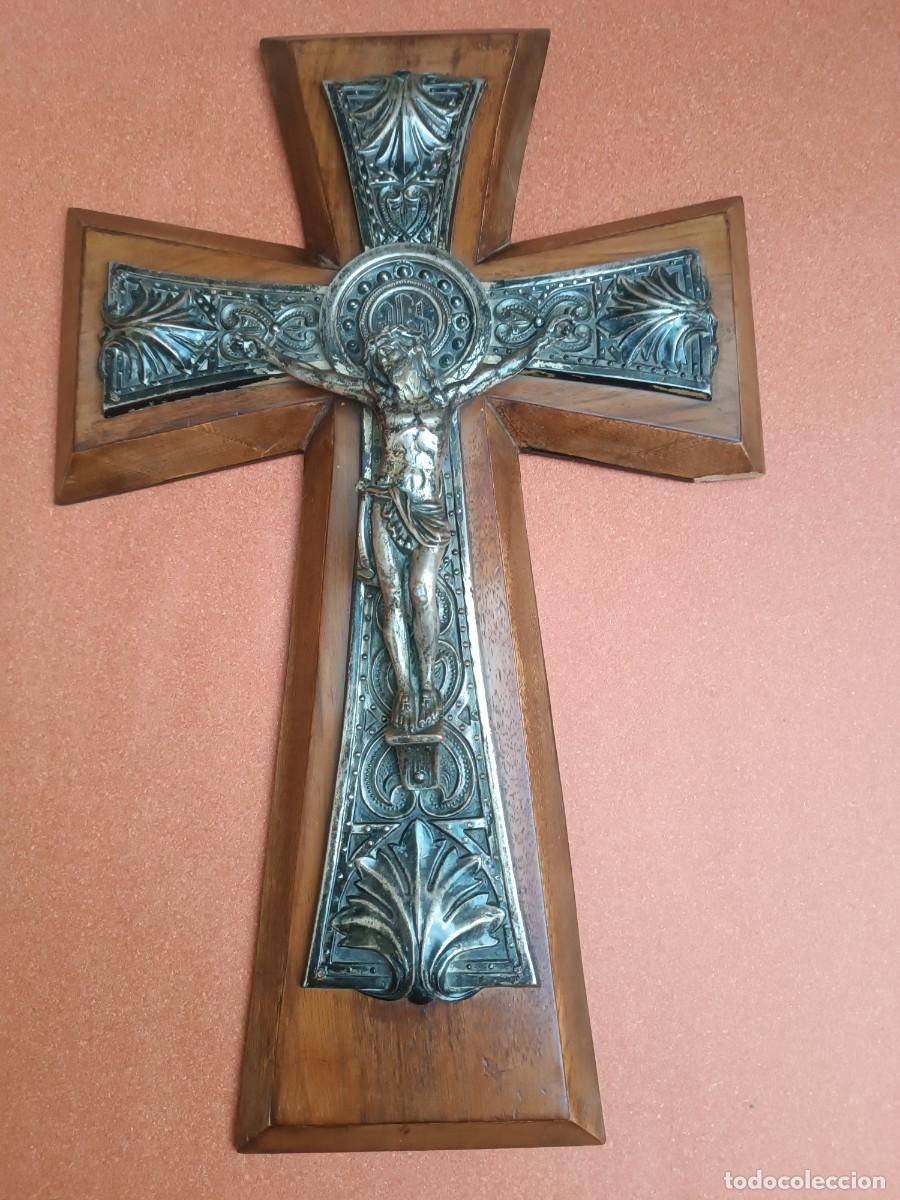 Antig&uuml;edades: Crucifijo en madera y metal. - Foto 1