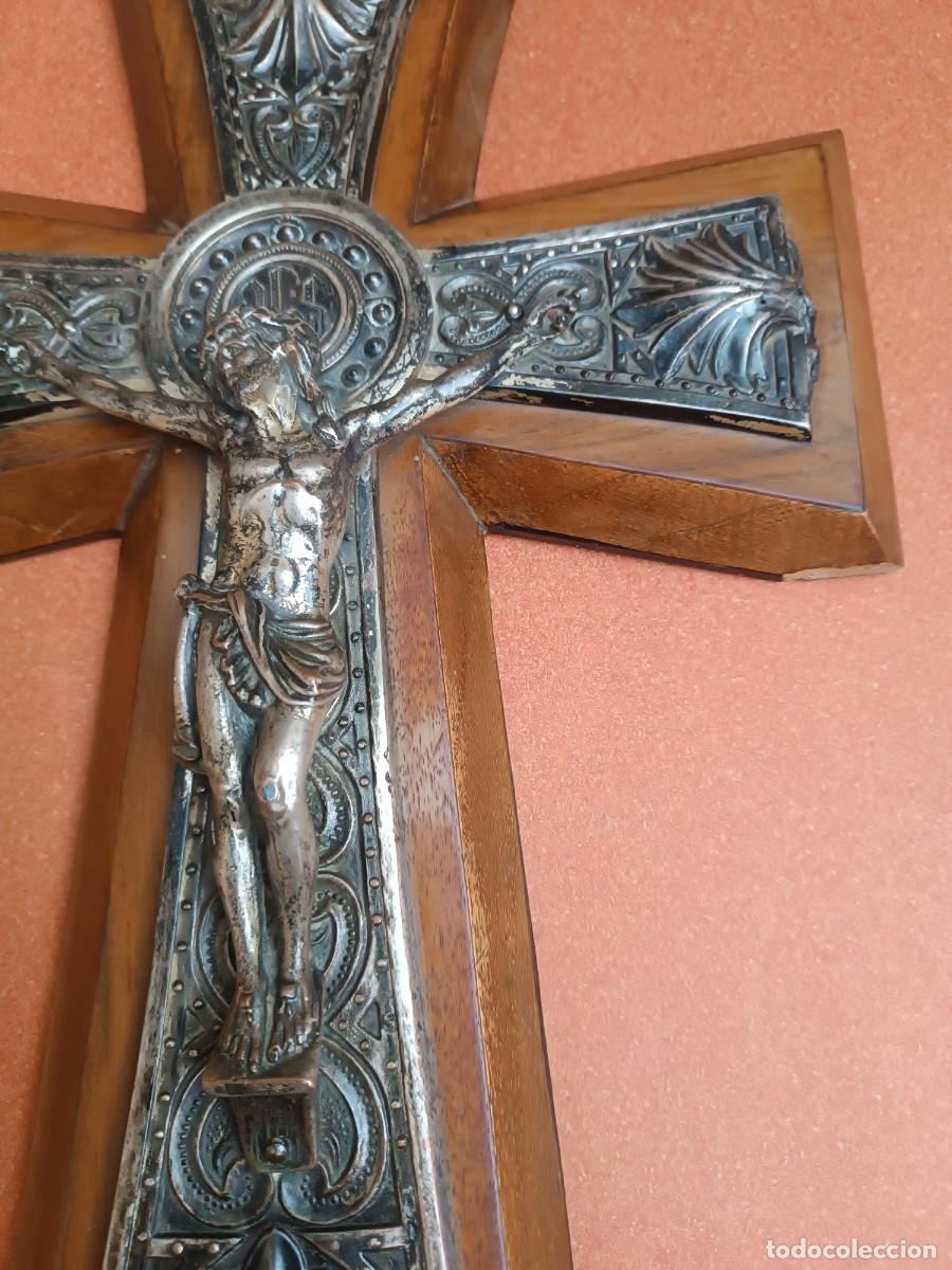 Antig&uuml;edades: Crucifijo en madera y metal. - Foto 6