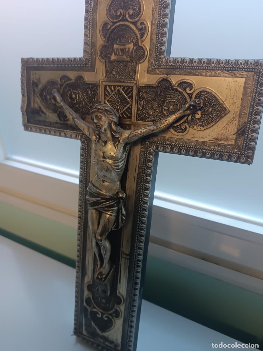 Antig&uuml;edades: Crucifijo en madera y metal. - Foto 4